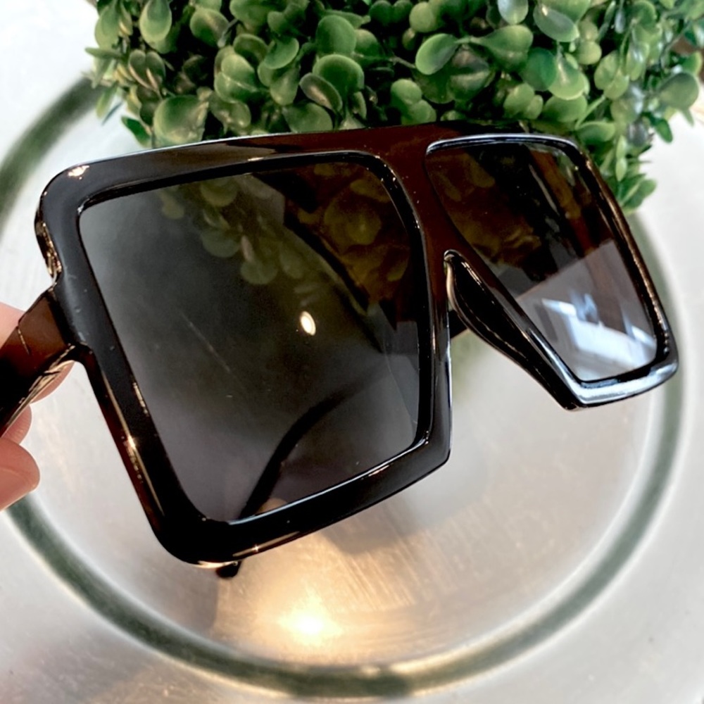 Sleek Oversized Square Black Sunglasses Brand New - Picture 4 of 13